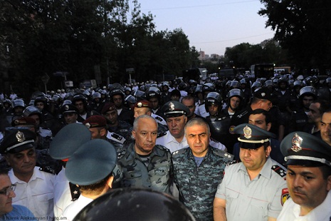 Demonstration in Yerevan Enters Stage of Self-Organization